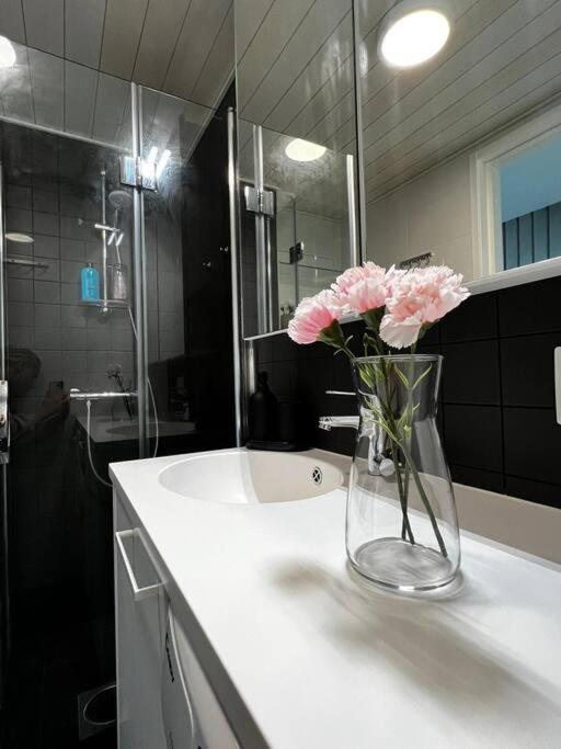 Cozy Penthouse Loft - Near The Airport Apartment Vantaa Bagian luar foto